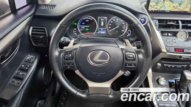 Lexus NX300h 2018 — Фото 13/20