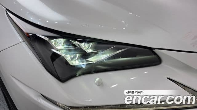 Lexus NX300h 2018 — Photo 16/34