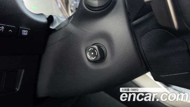Lexus NX300h 2018 — Photo 29/34
