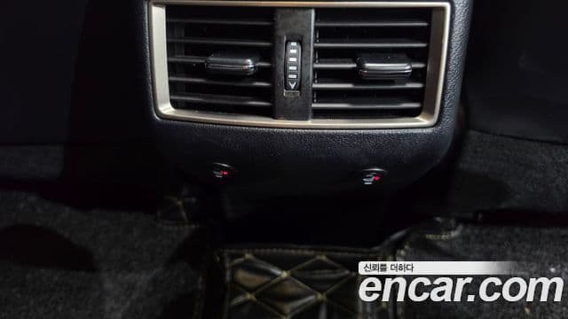 Lexus NX300h 2018 — Photo 30/34