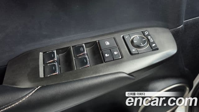 Lexus NX300h 2018 — Photo 31/34