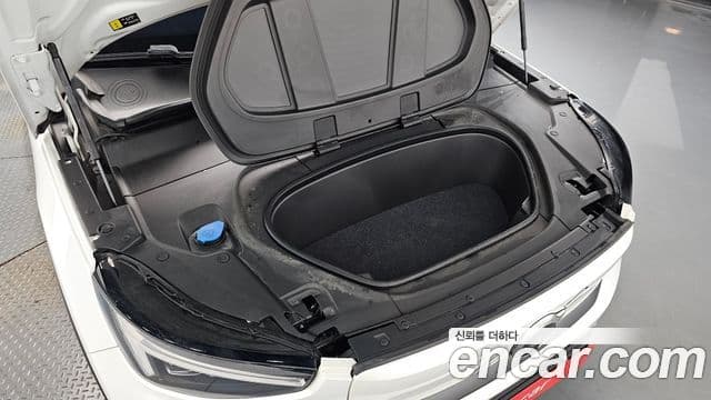 Volvo C40 Recharge 2022 — ფოტო 30/35