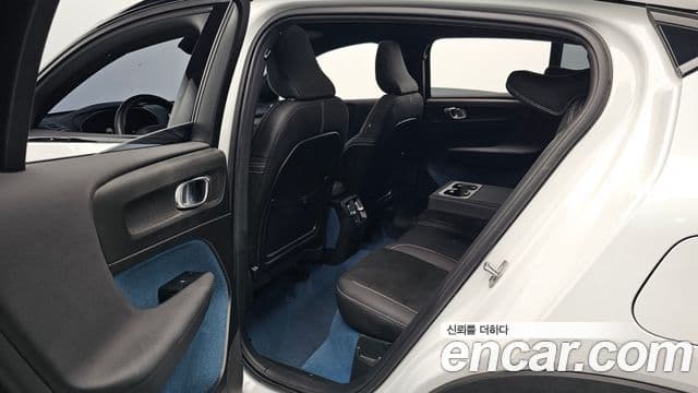 Volvo C40 Recharge 2022 — ფოტო 33/35