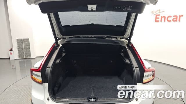 Volvo C40 Recharge 2022 — ფოტო 17/35