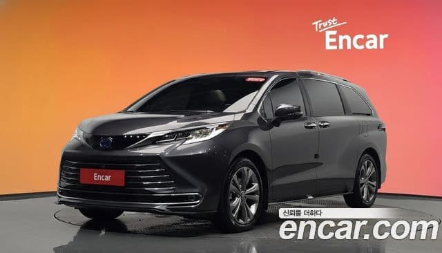 Toyota Sienna 2025 — Фото 1/20