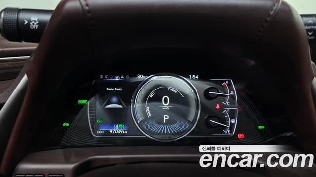 Lexus ES300h 2019 — Photo 24/34