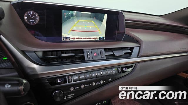 Lexus ES300h 2019 — Photo 34/34