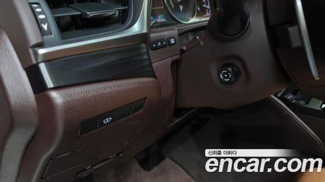 Lexus ES300h 2019 — Photo 6/34