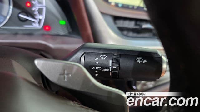 Lexus ES300h 2019 — Photo 4/34