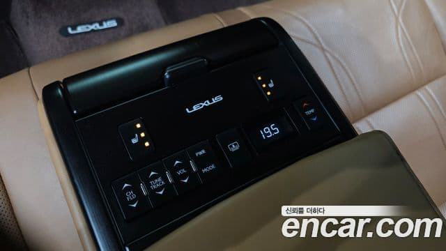 Lexus ES300h 2019 — Photo 10/34