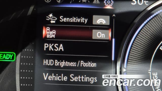 Lexus ES300h 2019 — Photo 25/34