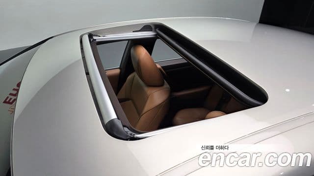 Lexus ES300h 2019 — Photo 16/34