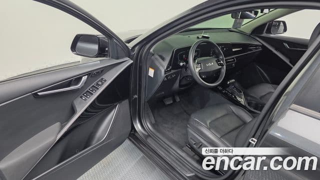 Kia Niro 2022 — Фото 10/20