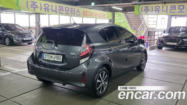 Toyota Prius C 2020 — Şəkil 19/20