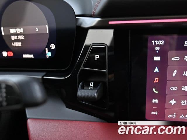 Porsche Macan EV 2025 — Photo 16/20
