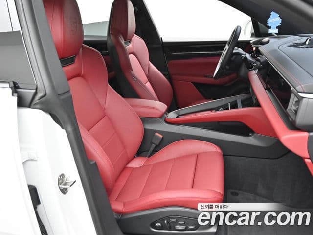 Porsche Macan EV 2025 — Photo 15/20