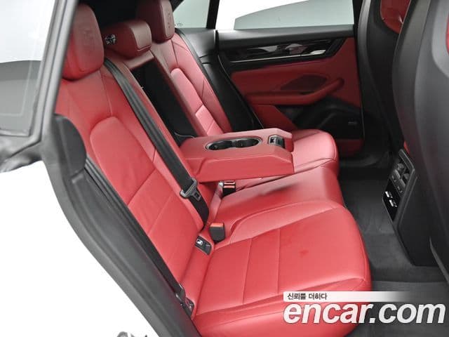 Porsche Macan EV 2025 — Photo 2/20