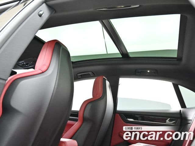 Porsche Macan EV 2025 — Photo 18/20