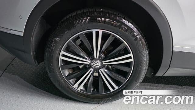 Volkswagen Tiguan 2018 — Фото 5/20