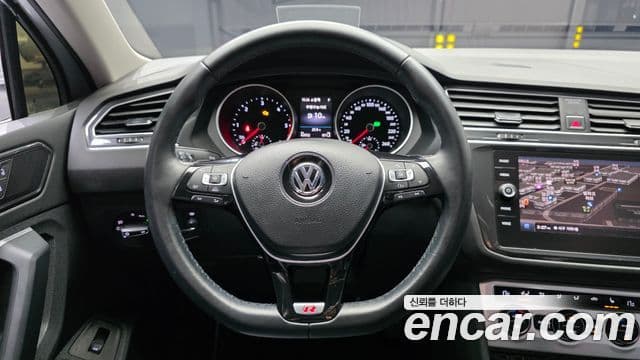 Volkswagen Tiguan 2018 — Фото 13/20