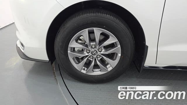 Toyota Sienna 2025 — Şəkil 28/33