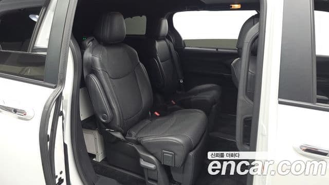 Toyota Sienna 2025 — Şəkil 20/33