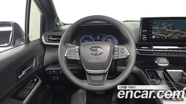 Toyota Sienna 2025 — Şəkil 31/33