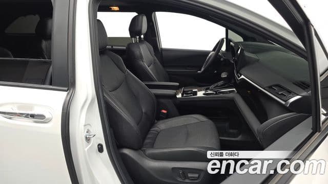 Toyota Sienna 2025 — Şəkil 9/33