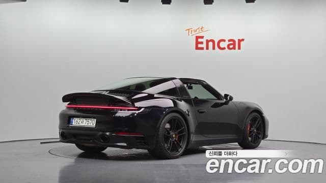 Porsche 911 2023 — Photo 18/20