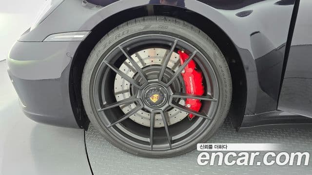 Porsche 911 2023 — Photo 8/20