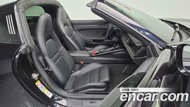 Porsche 911 2023 — Photo 13/20