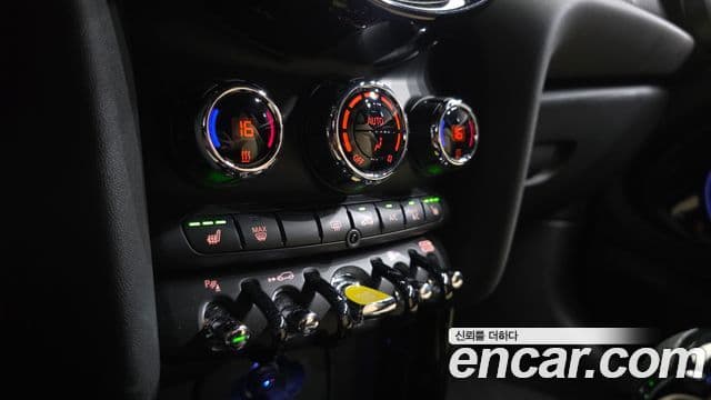 Mini Cooper Electric 2023 — ფოტო 18/20
