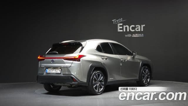Lexus UX250h 2019 — Фото 2/20