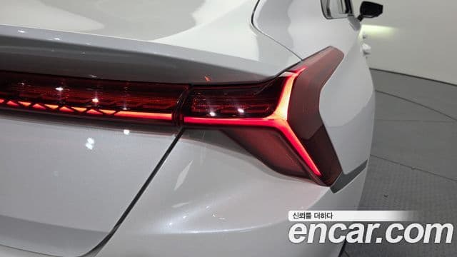 Kia K8 2023 — Şəkil 18/33