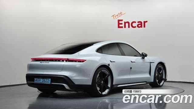Porsche Taycan 2021 — ფოტო 11/20