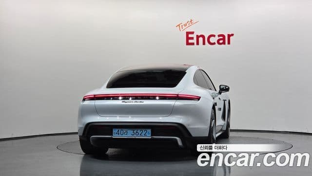Porsche Taycan 2021 — ფოტო 8/20
