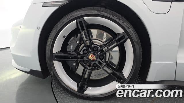 Porsche Taycan 2021 — ფოტო 1/20