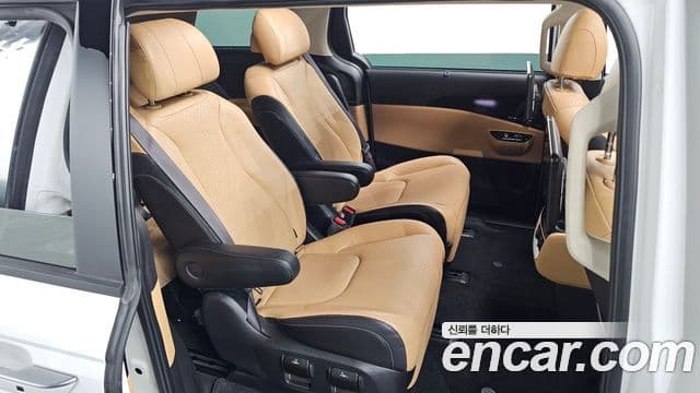 Kia Carnival 2021 — Фото 11/20