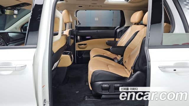 Kia Carnival 2021 — Фото 12/20