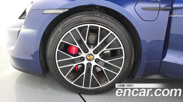 Porsche Taycan 2021 — ფოტო 23/41