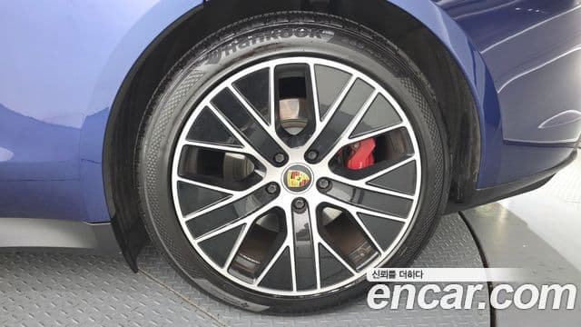 Porsche Taycan 2021 — ფოტო 29/41
