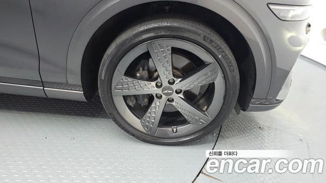 Genesis GV70 2021 — Photo 30/32