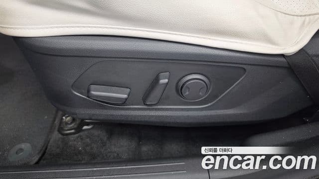 Kia Sportage 2023 — Photo 2/33