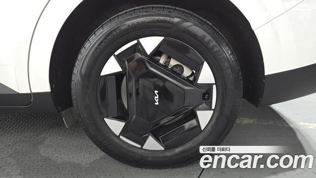 Kia Carnival 2024 — ფოტო 25/35