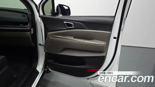 Kia Carnival 2024 — ფოტო 27/35