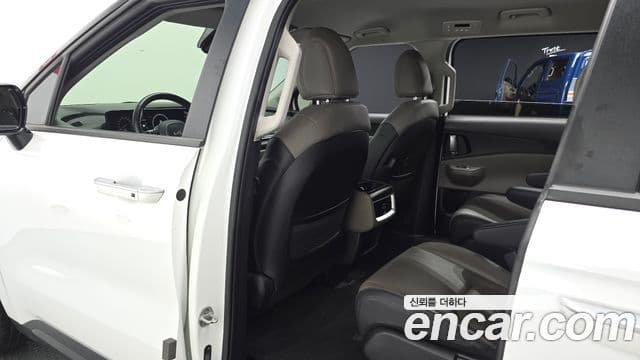 Kia Carnival 2024 — ფოტო 33/35