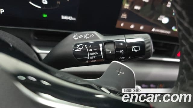 Kia Carnival 2024 — ფოტო 28/35
