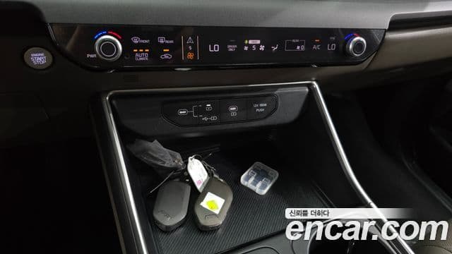 Kia Carnival 2024 — ფოტო 3/35