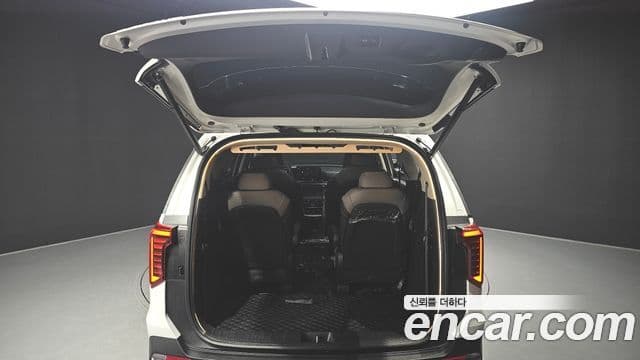 Kia Carnival 2025 — Фото 19/20