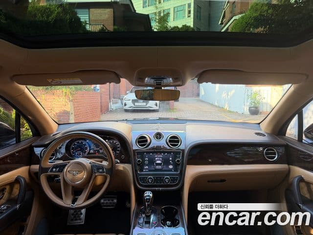 Bentley Bentayga 2018 — Photo 6/7
